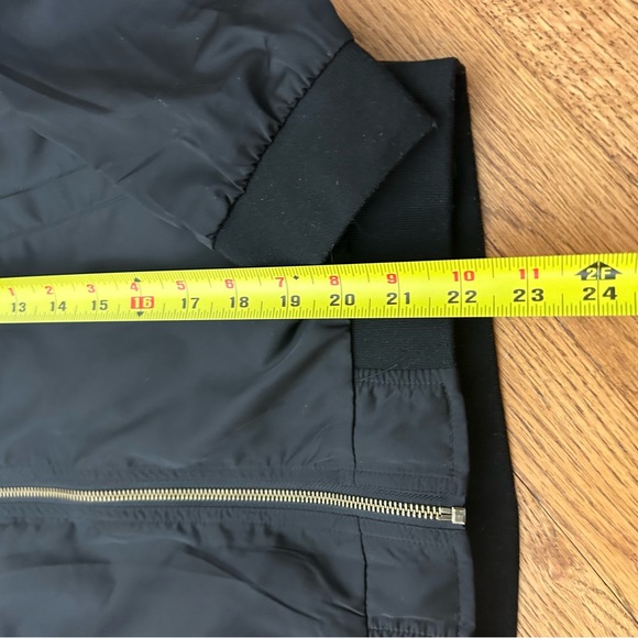 *RARE* Urban Decay Limited Edition Beauty With An Edge Bomber Jacket Size L - Picture 13 of 13